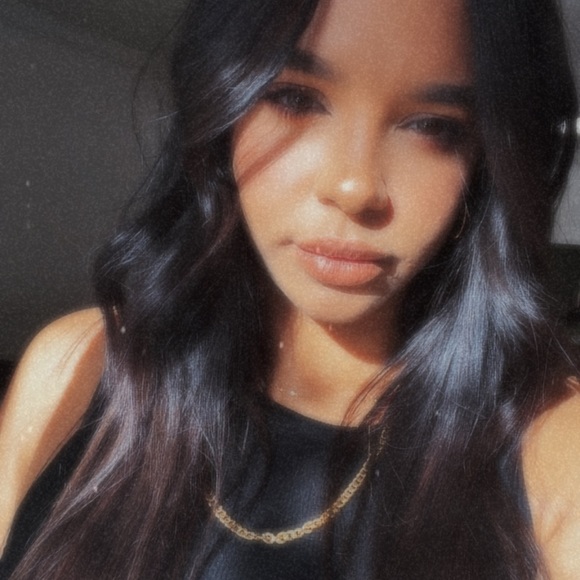 Meet your Posher, Janet - Picture 2 of 2